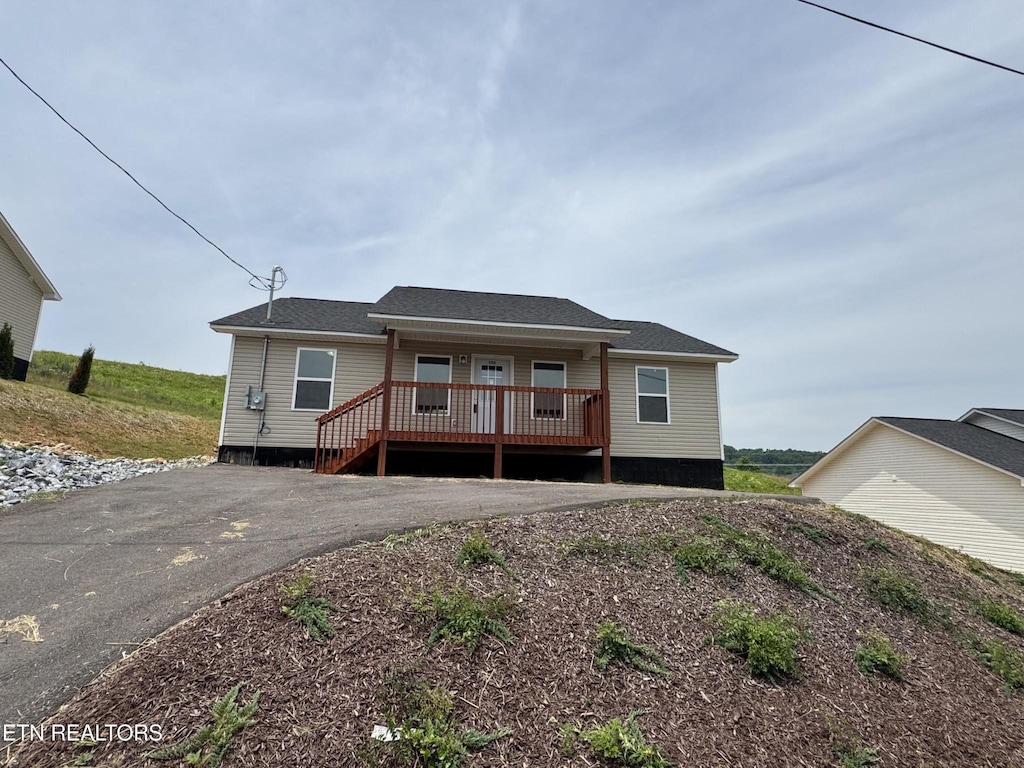 3288 Parker Blvd, Kodak, TN 37764 - manufactured / mobile home with a porch