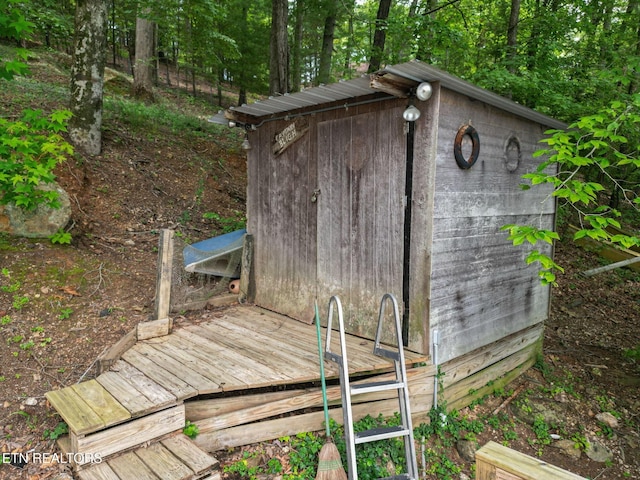 1226 Buzzard Roost Rd, Spring City, TN 37381 - wooden deck featuring a storage shed