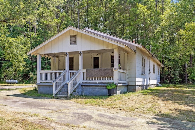 2727 Old Tilton Rd, Dalton, GA 30721 - bungalow-style house featuring a porch and crawl space