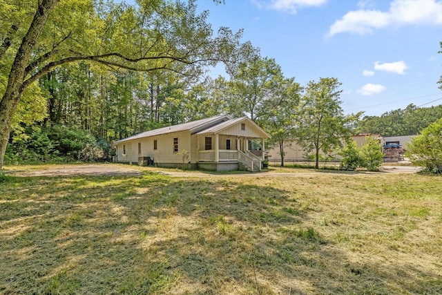 2727 Old Tilton Rd, Dalton, GA 30721 - view of front of home featuring covered porch and a front yard