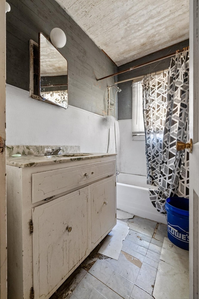 2727 Old Tilton Rd, Dalton, GA 30721 - bathroom featuring shower / tub combo and vanity