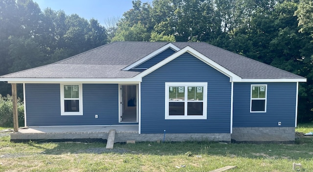 2798 Highland Rd, Lafayette, TN 37083 - manufactured / mobile home featuring a front yard and a shingled roof