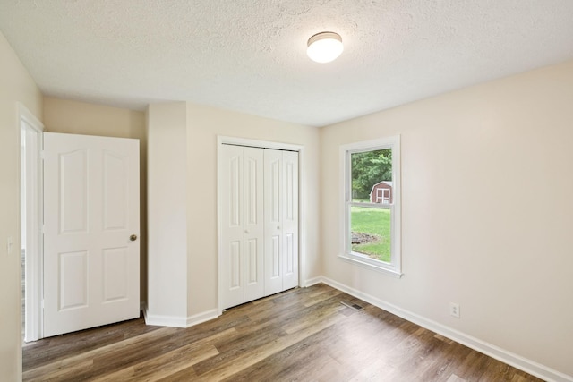 111 Platte Dr, Christiana, TN 37037 - unfurnished bedroom featuring wood finished floors, a closet, and a textured ceiling