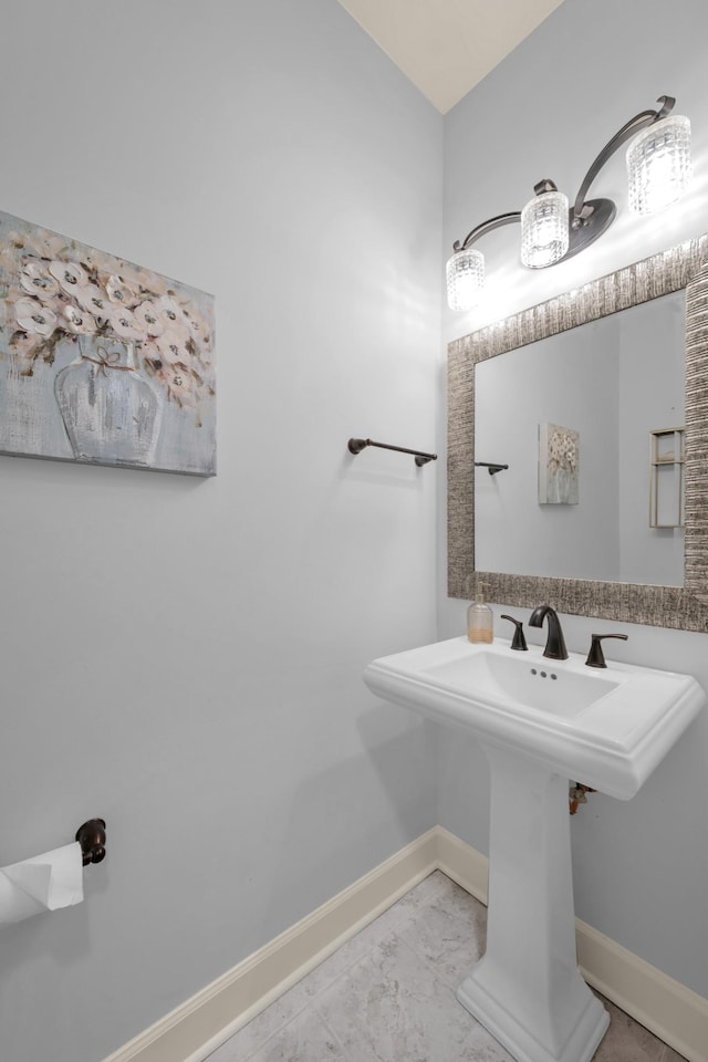 1794 Balvenie Ct, Brentwood, TN 37027 - bathroom featuring baseboards and a sink