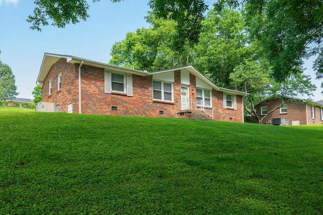 332 Old Dunbar Cave Rd, Clarksville, TN 37043 - view of front of property with crawl space, brick siding, and a front yard