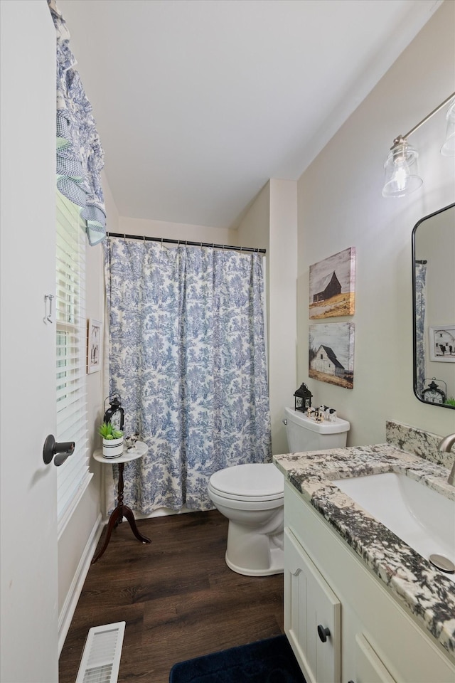 106 Mcfarlin Rd, Murfreesboro, TN 37130 - full bath with wood finished floors and vanity
