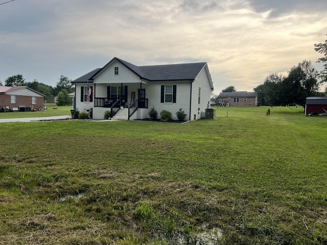 484 Royal Dr, Rock Island, TN 38581 - view of front of property featuring a front lawn and a porch