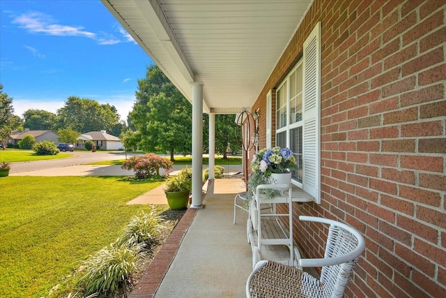 1311 Clifford Dr, Murfreesboro, TN 37129 - covered porch with a yard