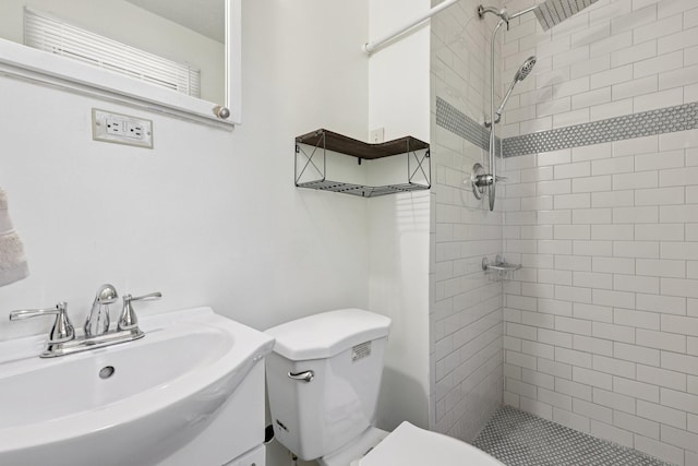 2604 Forest View Dr, Antioch, TN 37013 - full bathroom featuring a tile shower and vanity