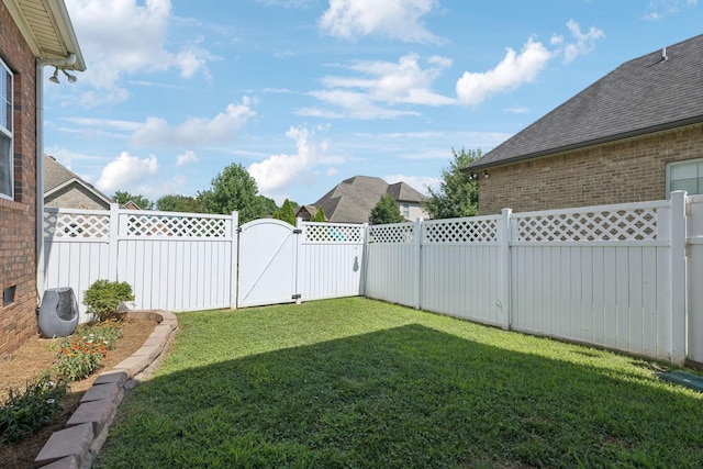 2819 Silver Springs Ct, Murfreesboro, TN 37128 - fenced backyard featuring a gate