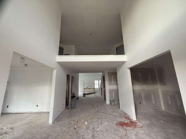 3880 Barfield Crescent Rd, Murfreesboro, TN 37128 - unfurnished living room with a towering ceiling
