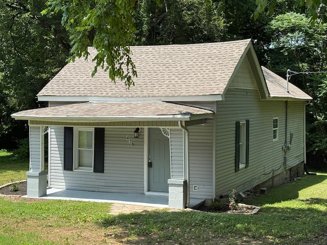 418 W 3rd St, Columbia, TN 38401 - view of front of house with a shingled roof, covered porch, and a front yard