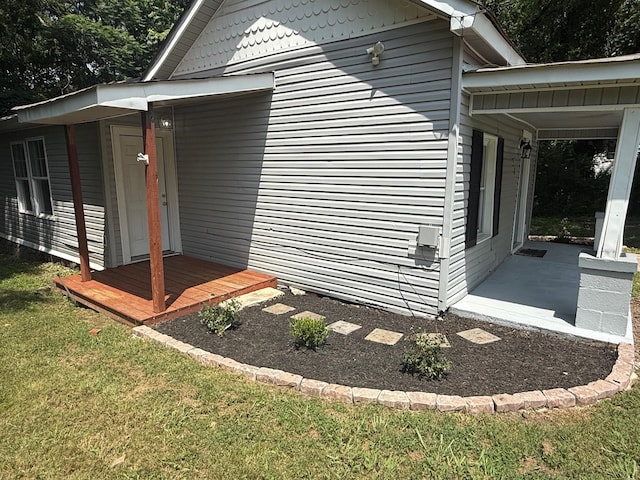418 W 3rd St, Columbia, TN 38401 - view of property exterior featuring a lawn