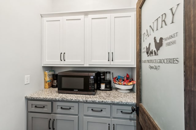 2427 Green Valley Rd, Lafayette, TN 37083 - bar area with stainless steel microwave