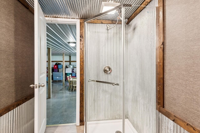 2427 Green Valley Rd, Lafayette, TN 37083 - full bathroom featuring a shower stall