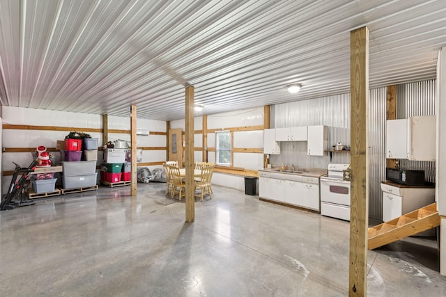 2427 Green Valley Rd, Lafayette, TN 37083 - garage featuring a sink