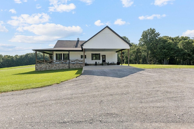 2427 Green Valley Rd, Lafayette, TN 37083 - view of front of home with driveway, a front lawn, a carport, and covered porch