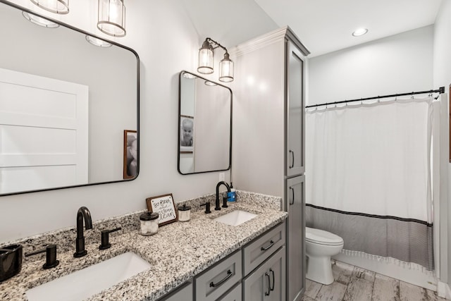 2427 Green Valley Rd, Lafayette, TN 37083 - bathroom featuring double vanity, curtained shower, and recessed lighting