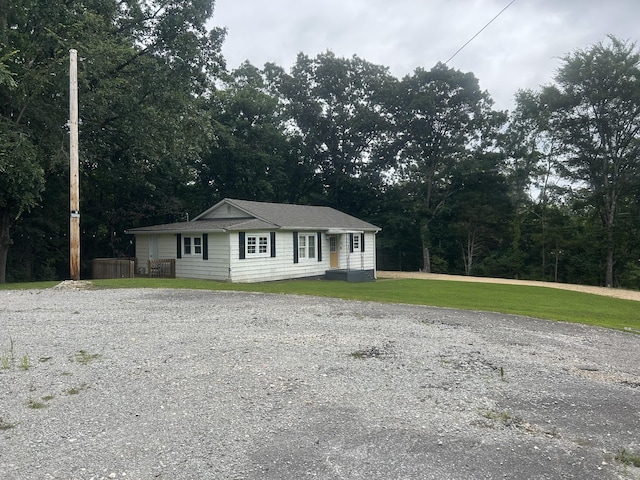 273 E Lake St, Camden, TN 38320 - view of front of home with a front yard and gravel driveway