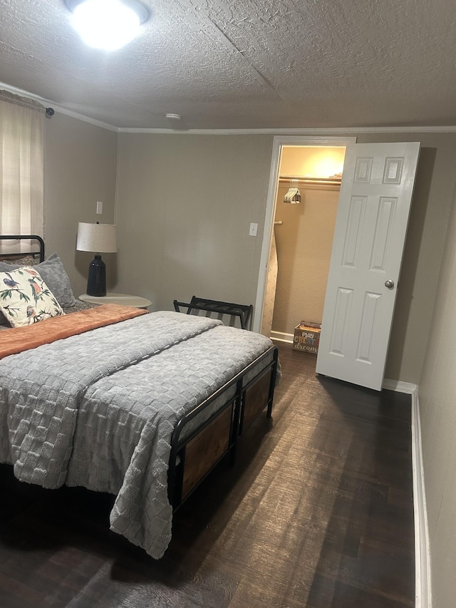 273 E Lake St, Camden, TN 38320 - bedroom featuring a textured ceiling and a walk in closet