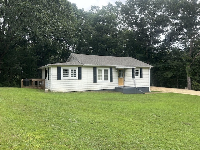 273 E Lake St, Camden, TN 38320 - view of front facade with a front lawn