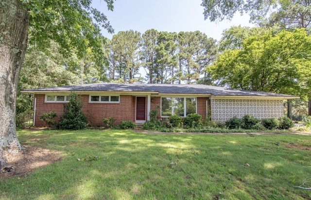 867 Lexington Hwy, Loretto, TN 38469 - single story home with brick siding and a front yard