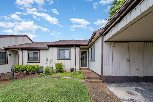1053 Heritage Dr, Madison, TN 37115 - doorway to property with a yard