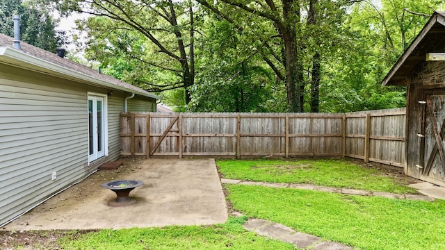 3090 Algee Ln, Milan, TN 38358 - fenced backyard with a patio