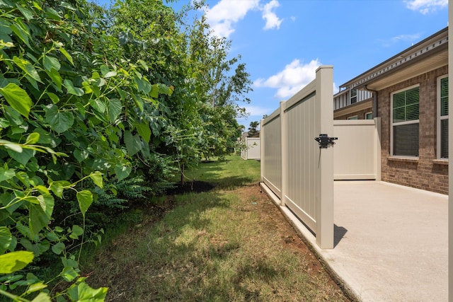 2129 Halfmoon Way, Murfreesboro, TN 37130 - view of yard with a gate