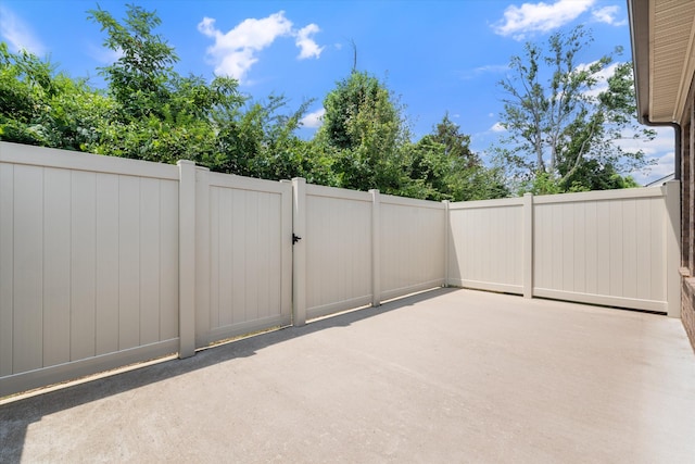 2129 Halfmoon Way, Murfreesboro, TN 37130 - view of patio with a gate