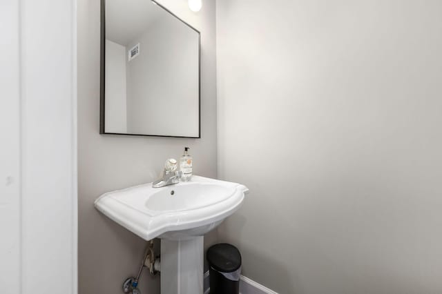 5241 Ticonderoga Ave, Murfreesboro, TN 37129 - bathroom featuring baseboards