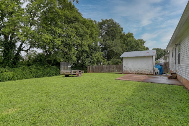 1944 Fieldstone Dr, Columbia, TN 38401 - view of yard featuring a patio area and view of scattered trees