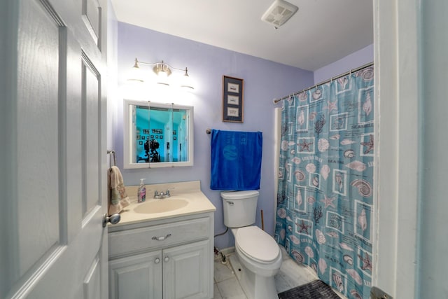1944 Fieldstone Dr, Columbia, TN 38401 - bathroom with vanity and curtained shower