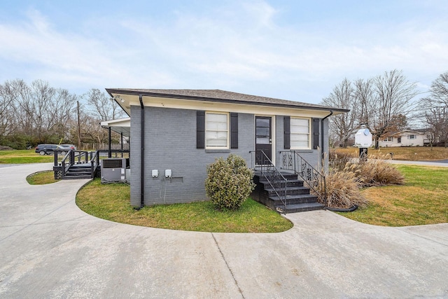 805 N Chancery St, Mcminnville, TN 37110 - view of front facade with brick siding