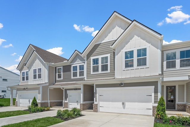 2127 Cheltenham Pl, Columbia, TN 38401 - townhome / multi-family property featuring board and batten siding, an attached garage, and driveway