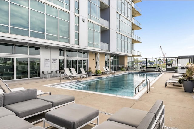 700 12th Ave S Unit 507, Nashville, TN 37203 - community pool with a patio area