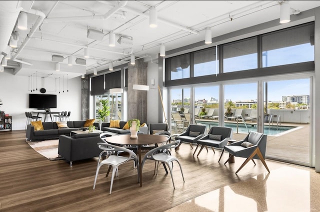 700 12th Ave S Unit 507, Nashville, TN 37203 - community lobby with a high ceiling