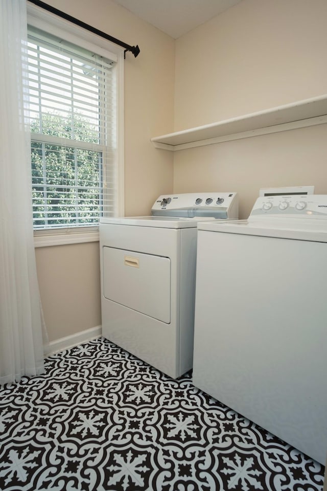 280 Ballygar Ct, Clarksville, TN 37043 - washroom with washer and clothes dryer