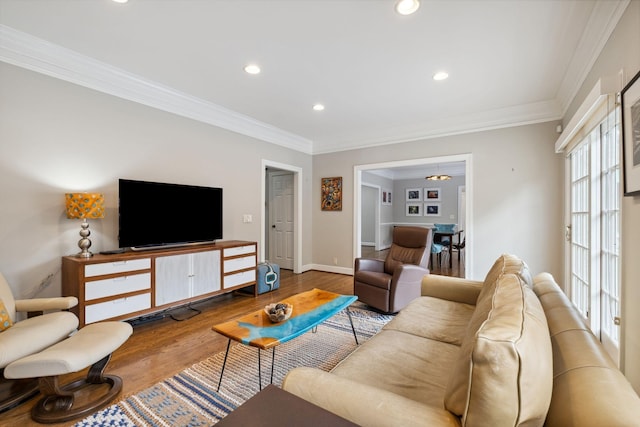 1470 Tyne Blvd, Nashville, TN 37215 - living area featuring wood finished floors, recessed lighting, and crown molding