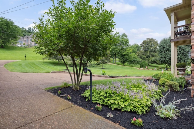 1470 Tyne Blvd, Nashville, TN 37215 - view of green lawn featuring a balcony