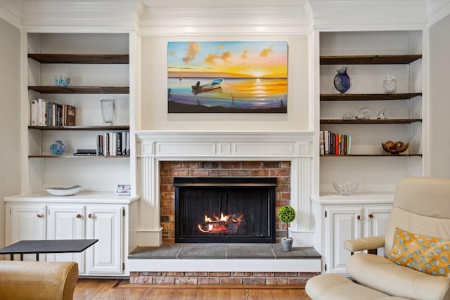1470 Tyne Blvd, Nashville, TN 37215 - living area featuring wood finished floors, a lit fireplace, built in features, and crown molding