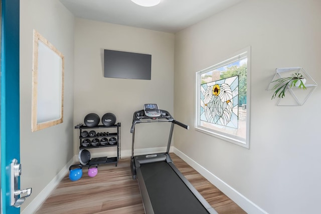 1470 Tyne Blvd, Nashville, TN 37215 - workout area with wood finished floors and baseboards