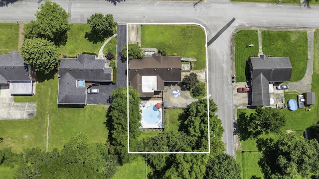 605 Jackson Ave, Carthage, TN 37030 - aerial view of residential area featuring property boundaries highlighted and a pool area