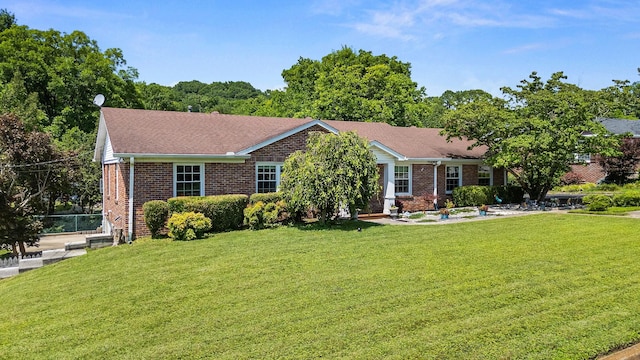 605 Jackson Ave, Carthage, TN 37030 - ranch-style house featuring brick siding, a front yard, and roof with shingles