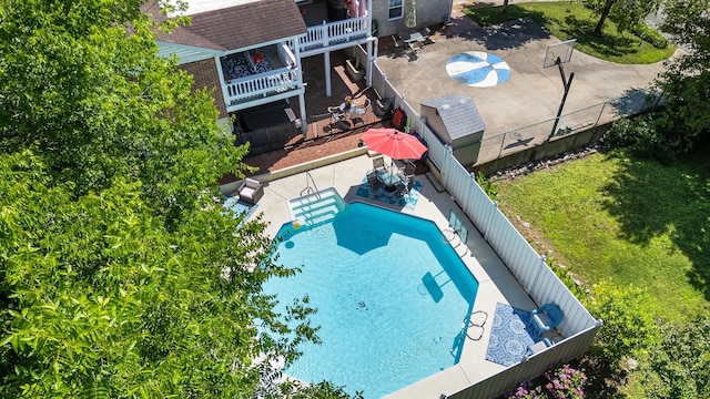 605 Jackson Ave, Carthage, TN 37030 - aerial view of property and surrounding area with a pool area