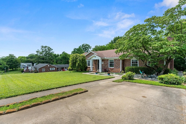 605 Jackson Ave, Carthage, TN 37030 - ranch-style home featuring brick siding and a front lawn