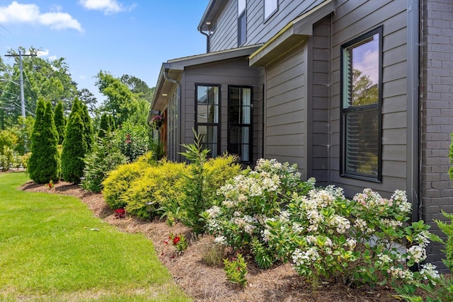1588 Cobbler Ct, Chattanooga, TN 37421 - view of side of home with a lawn