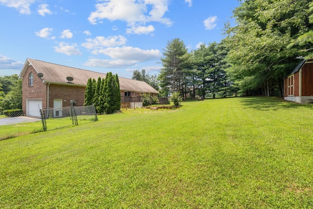 2007 New Castle Rd, Spring Hill, TN 37174 - view of yard featuring driveway and an attached garage