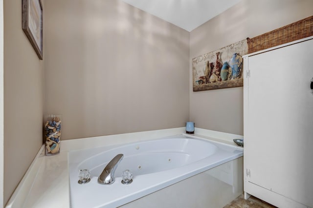 2007 New Castle Rd, Spring Hill, TN 37174 - bathroom with a jetted tub