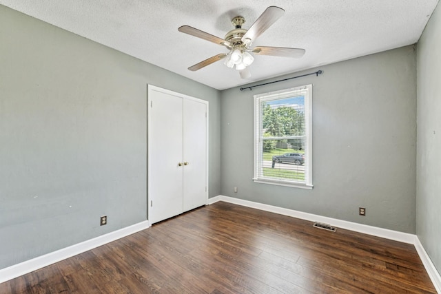 353 Greenleaf Ln, Clarksville, TN 37040 - unfurnished bedroom featuring dark wood finished floors, a textured ceiling, a closet, and a ceiling fan